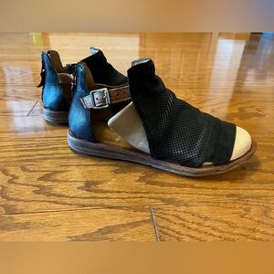 Miz Mooz black leather sandals, size 40